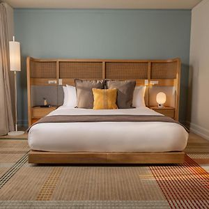 Premier Corner King Suite